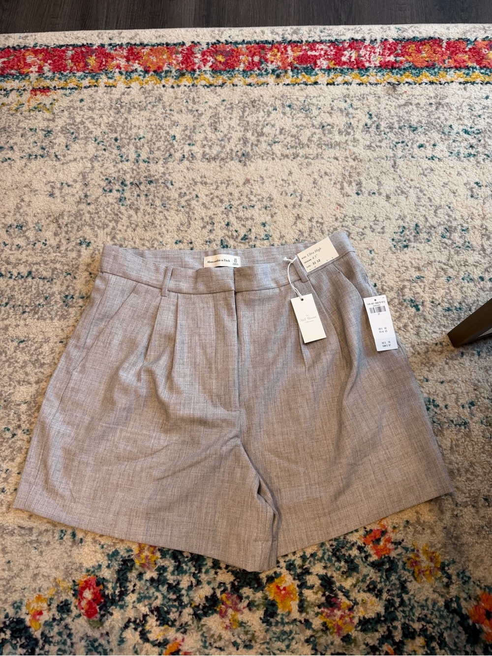 Abercrombie & Fitch Light Gray Pleated High-Rise Women's Shorts